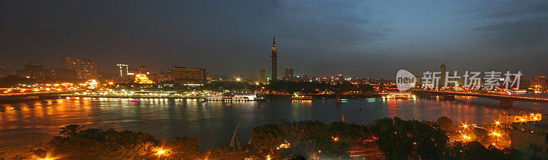 开罗在晚上