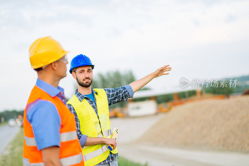 建筑工地的建筑师和工程师形象