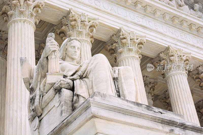 华盛顿美国最高法院的雕像
