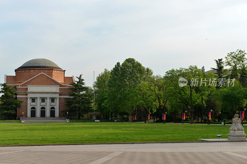 清华大学