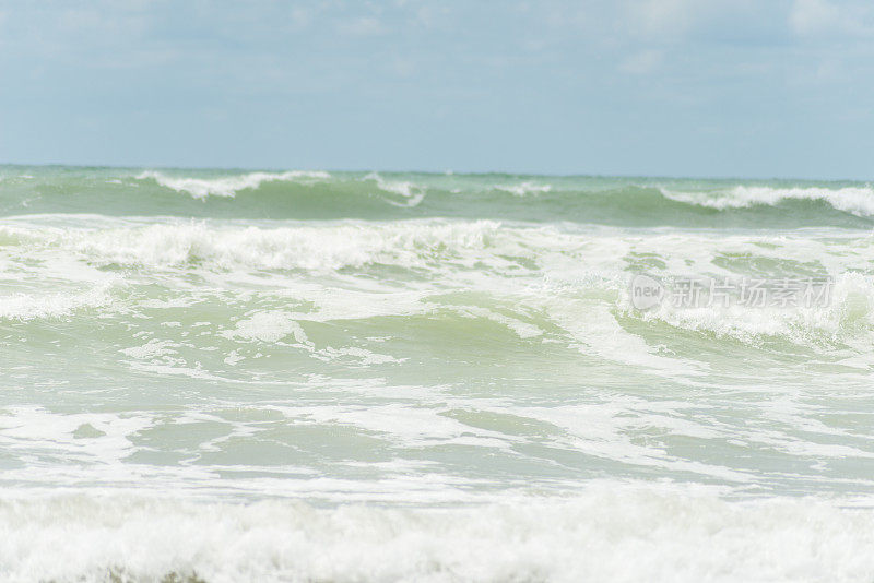 海浪水面