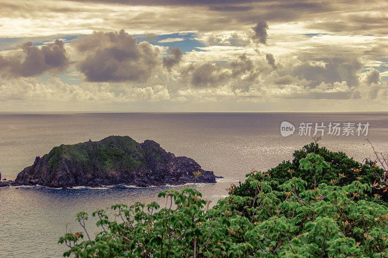 费尔南多·迪诺罗尼亚拥有大海、高山和天空，令人惊叹的风景。