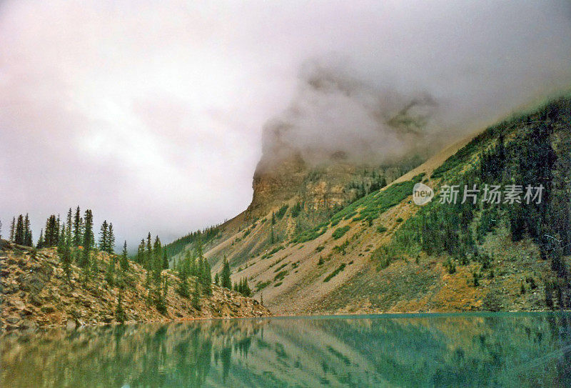 弓河谷地显示弓湖，河流源头