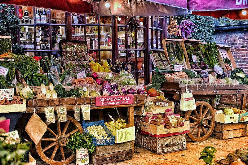 户外杂货店蔬菜水果店与水果和蔬菜展示