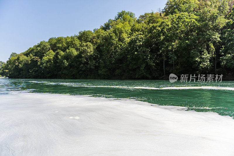 瑞士沙夫豪森河上的泡沫