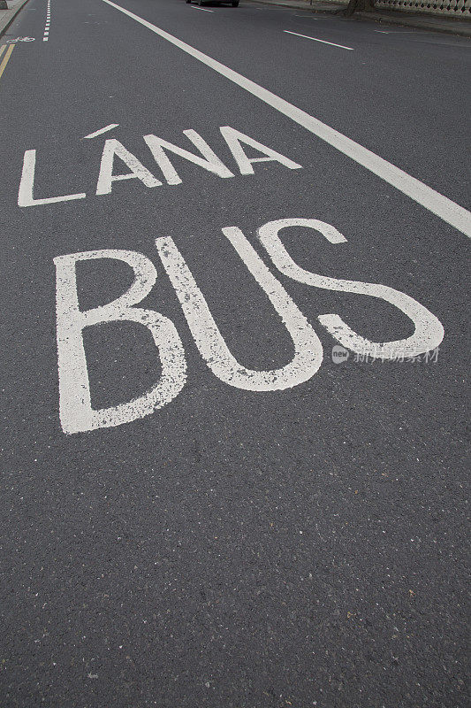 都柏林爱尔兰盖尔语的公交车道