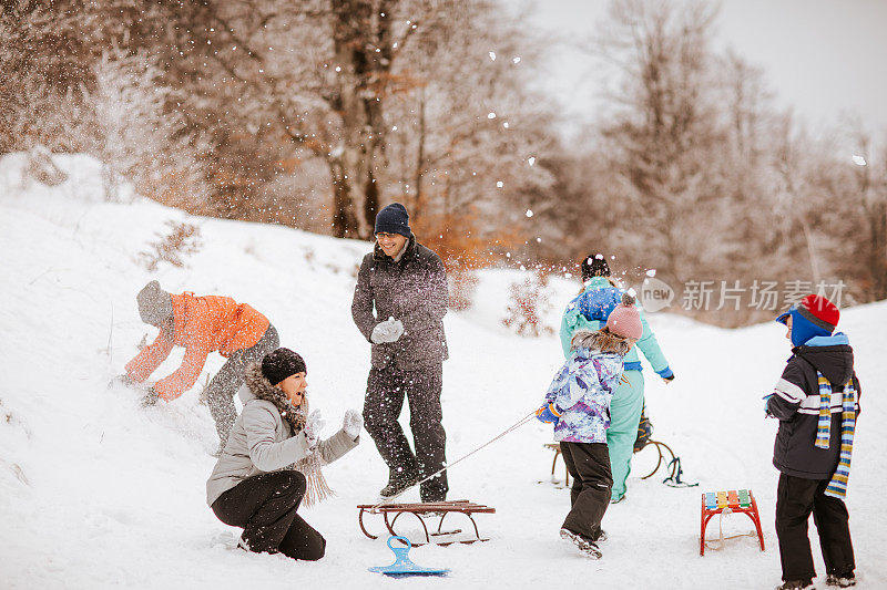 打雪仗