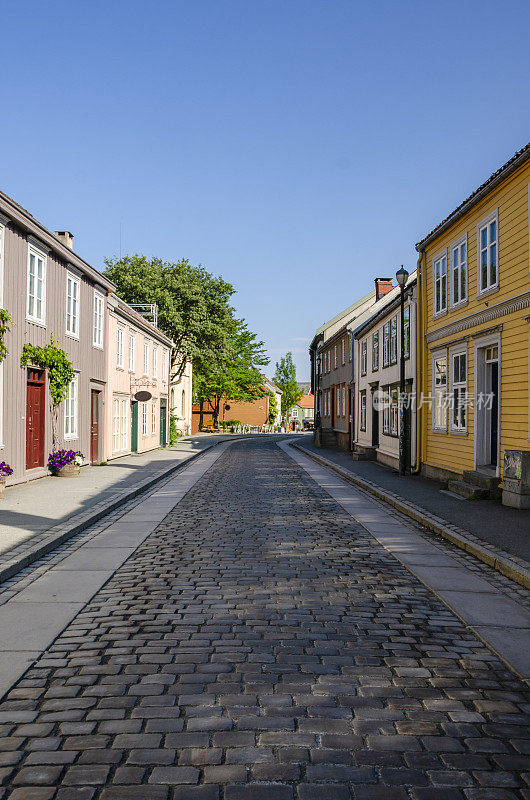 挪威特林德海姆的典型街道，展示了挪威的建筑风格