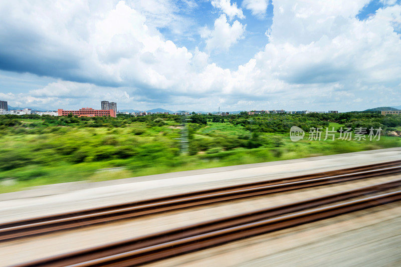 空旷的铁路景观