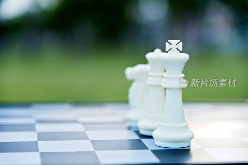 船上有一组棋子