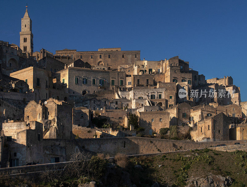 意大利马泰拉山坡上的建筑