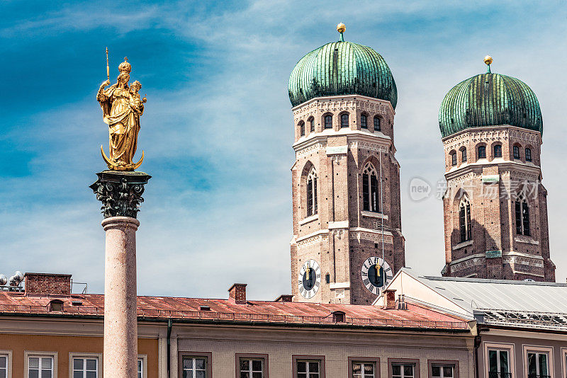 慕尼黑的玛丽恩广场上有著名的圣母玛利亚雕像和圣母教堂