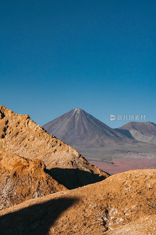 阿塔卡马沙漠里的利坎卡布尔火山