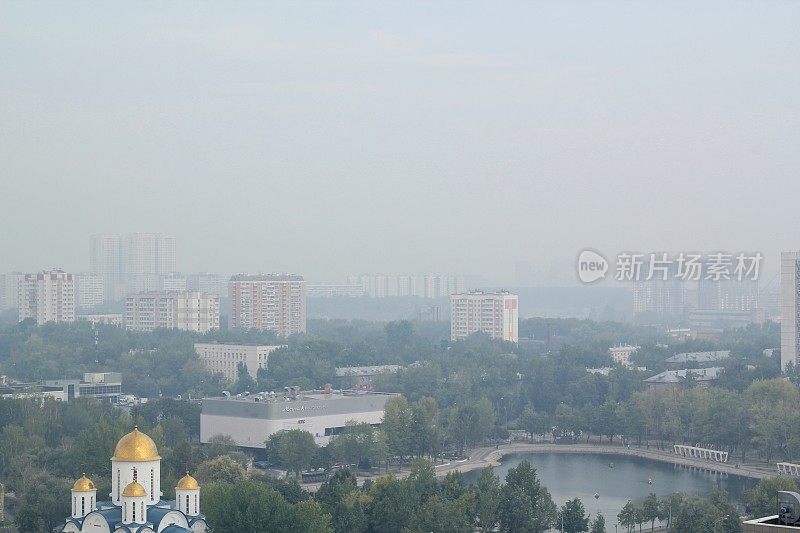 俄罗斯梁赞，莫斯科地区笼罩在森林大火的烟雾中