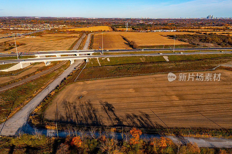 位于加拿大克莱因堡的加拿大太平洋高速公路沃恩多式联运码头