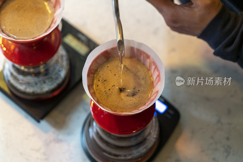 V60咖啡冲泡和供应图片