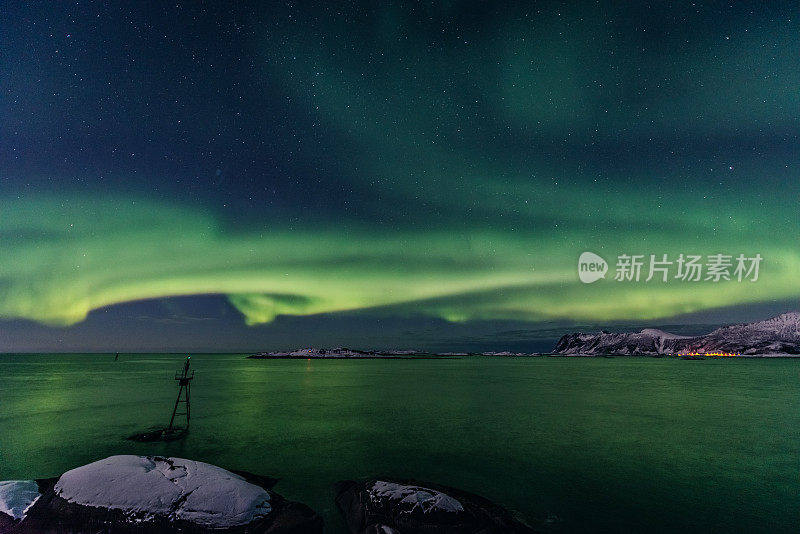 北极光在挪威北部的夜空