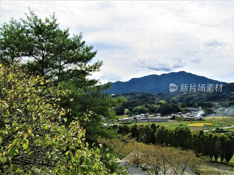 日本。山的风景。