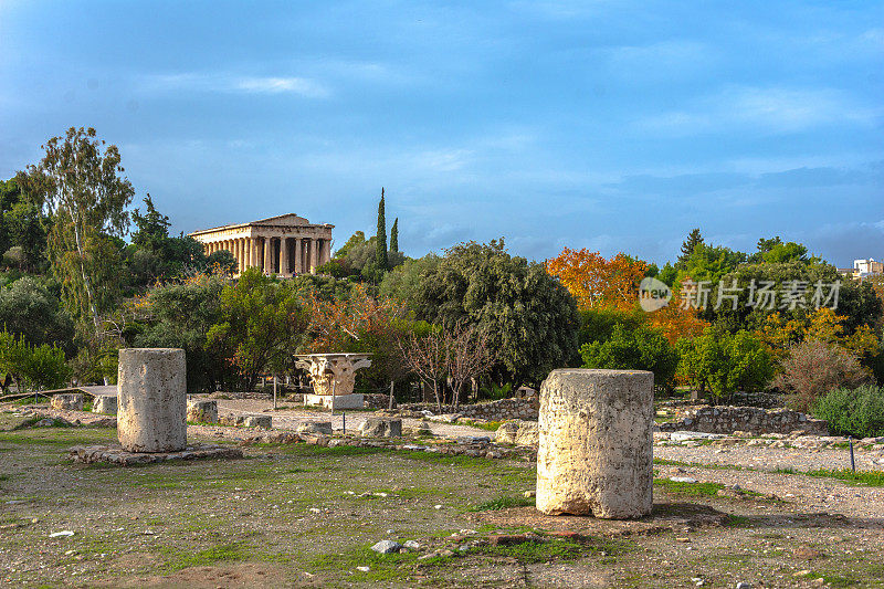 赫菲斯托斯神庙位于希腊雅典卫城岩石下的古代市场(集市)。