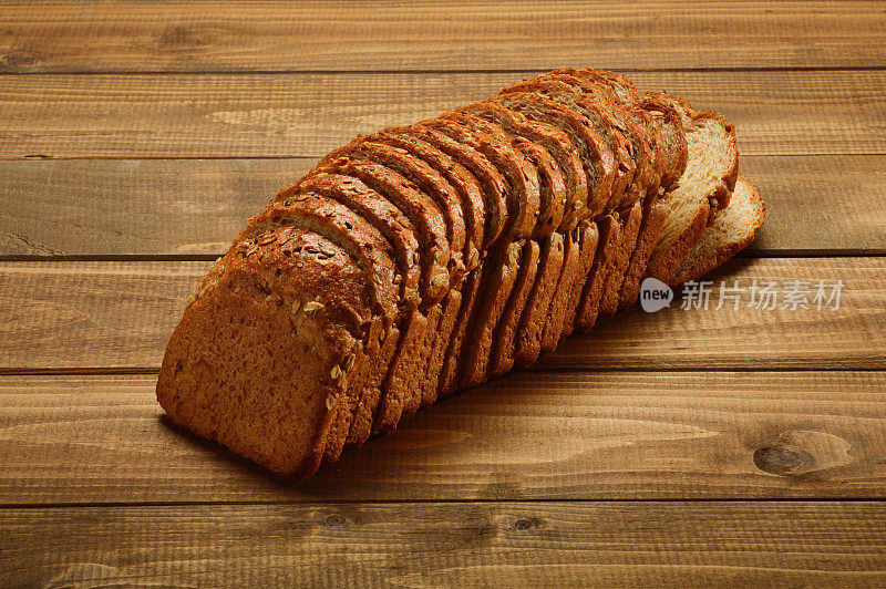 切片面包的木材背景
