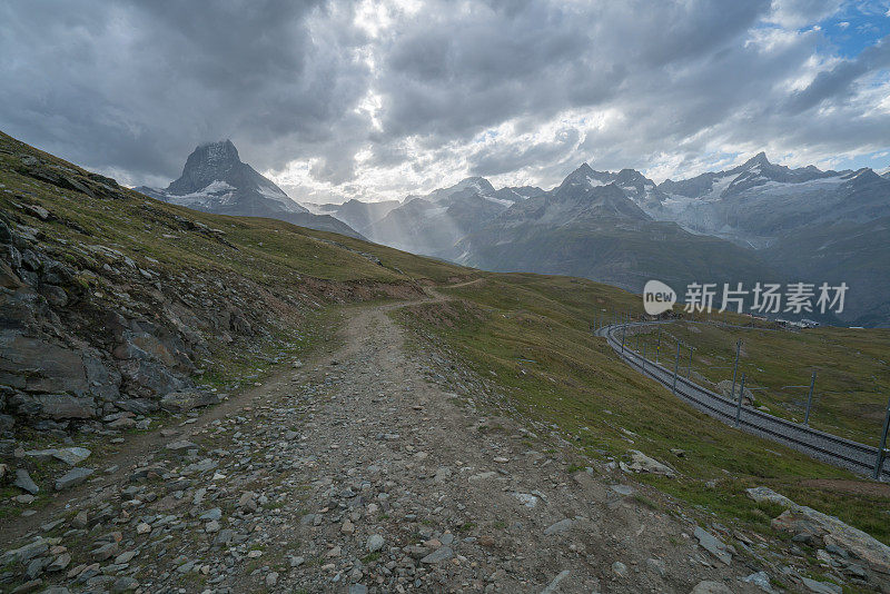 通往瑞士马特洪山的小路