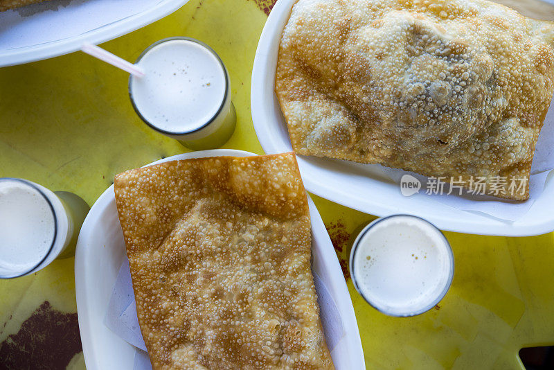 粉彩与油炸零食甘蔗汤