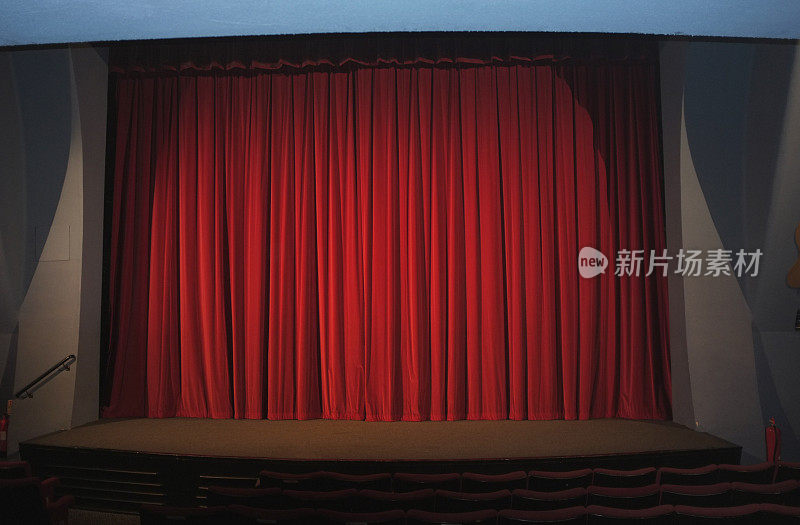 电影院的红幕