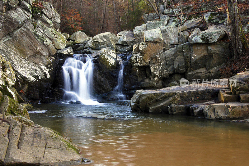 弗吉尼亚州波多马克河畔的斯科特瀑布