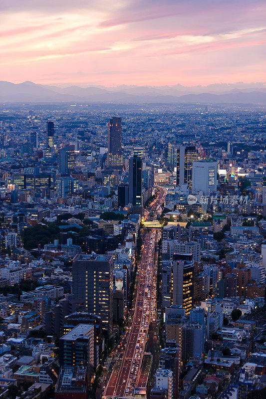 明亮的灯光东京城市夜景六本木山塔