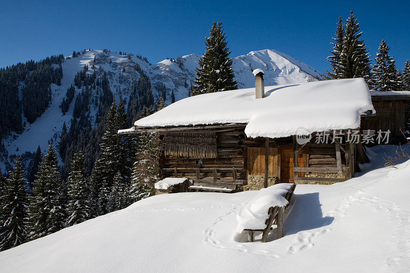 高山的小屋