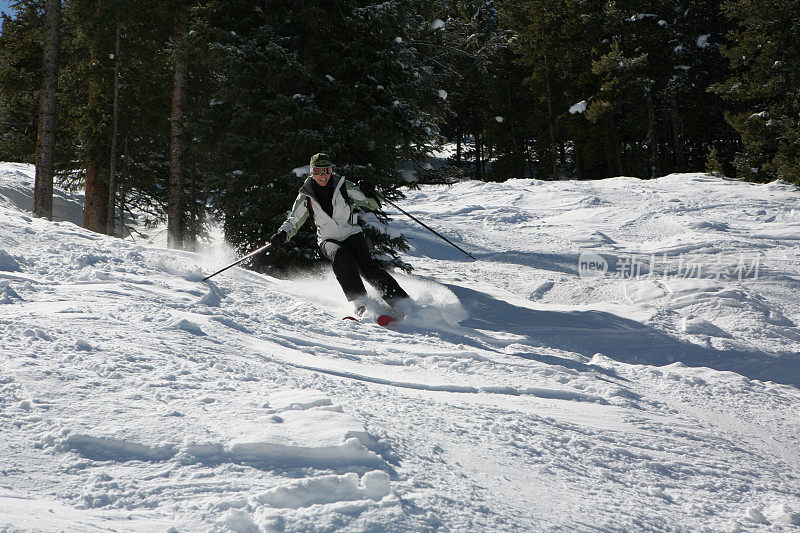 玩滑雪