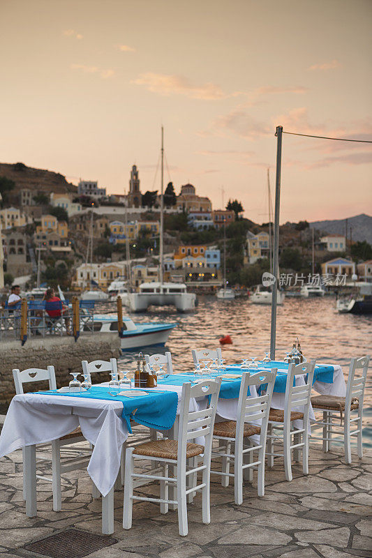 希腊西米的餐厅餐桌