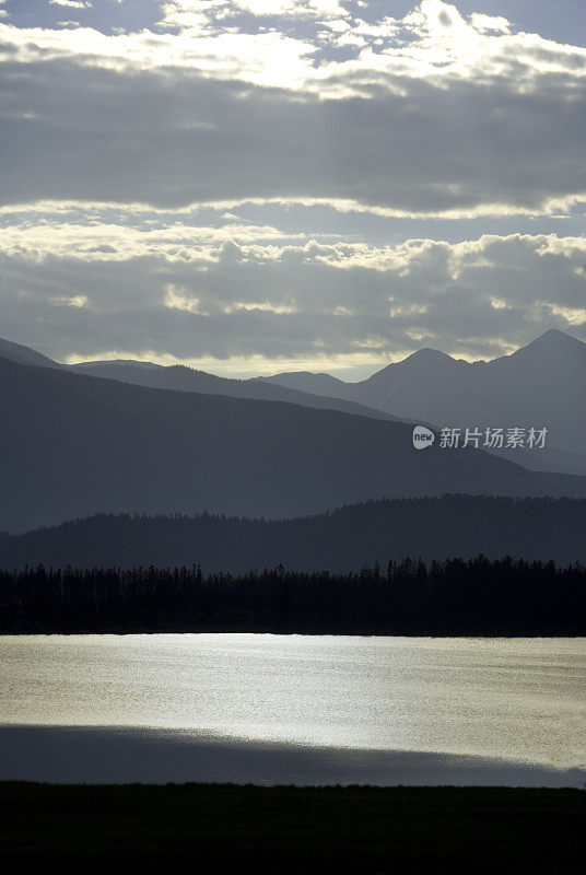 山上的日出