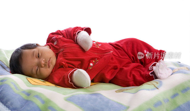 穿着红色毛衣的菲律宾婴儿