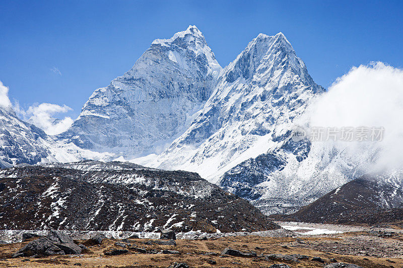 尼泊尔喜马拉雅山阿玛达布兰山