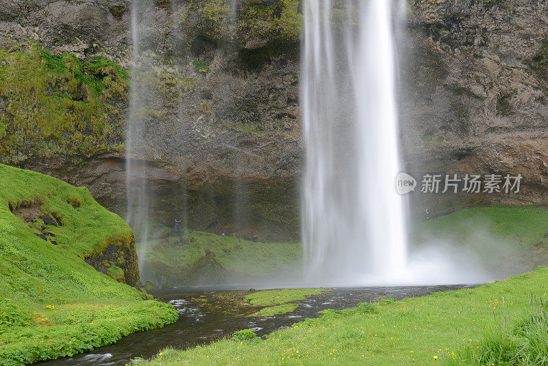 在冰岛Seljalandsfoss