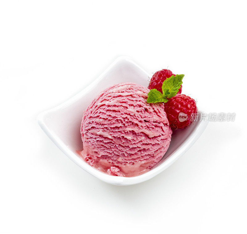 高角度的观点，近距离的草莓冰淇淋勺