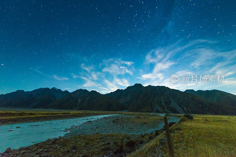 新西兰库克山星光下的夜晚。