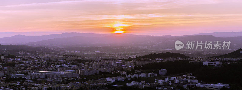 布拉加市的日落全景图