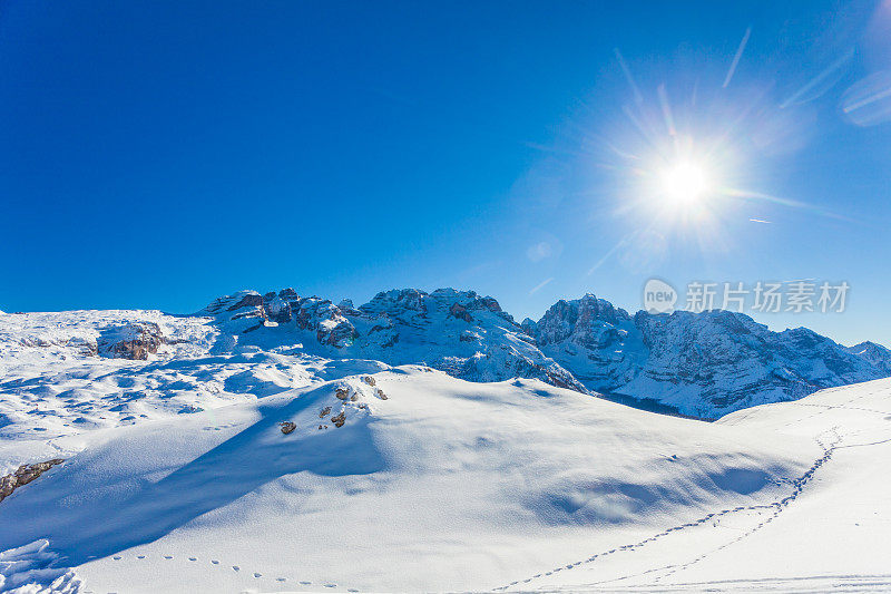 雪景和阳光