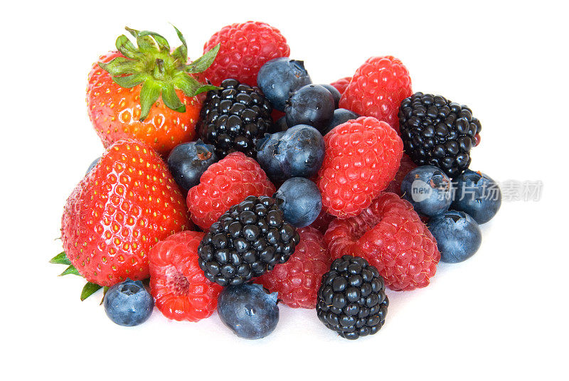 混合浆果-草莓，覆盆子，黑莓和蓝莓配白色