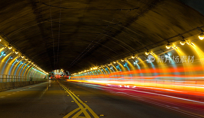 隧道在晚上