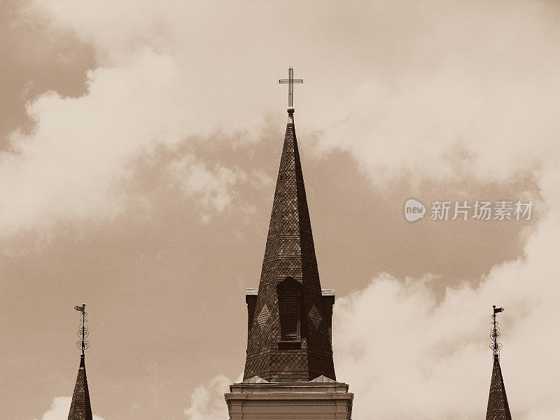 新奥尔良圣路易大教堂上的黑色尖顶