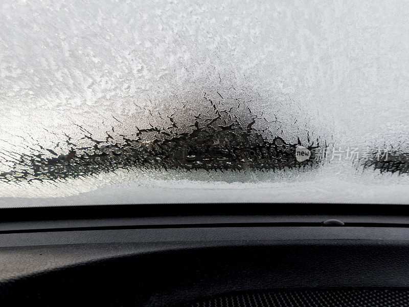 汽车挡风玻璃用Dash从车内除霜