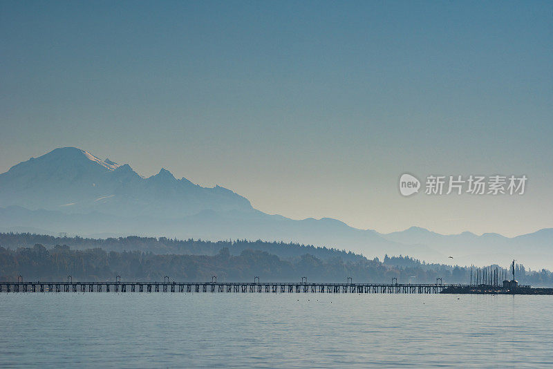 白岩码头在白岩，不列颠哥伦比亚省