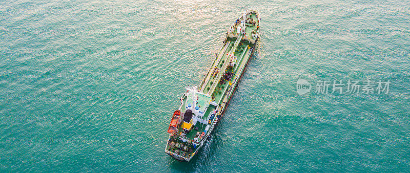 新加坡海上油轮
