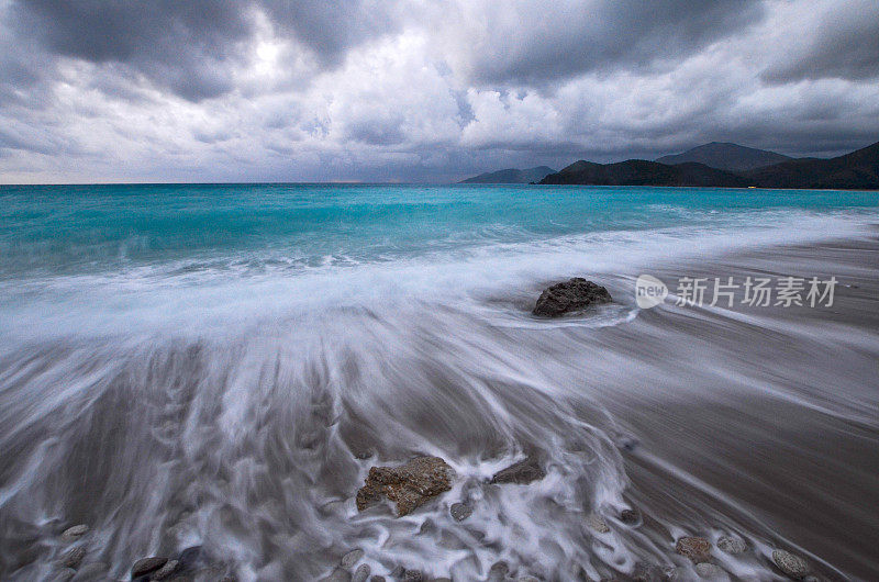 长时间暴露在海上。