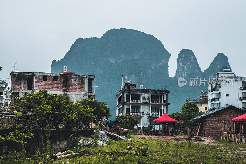 中国桂林喀斯特山区的一个小村庄