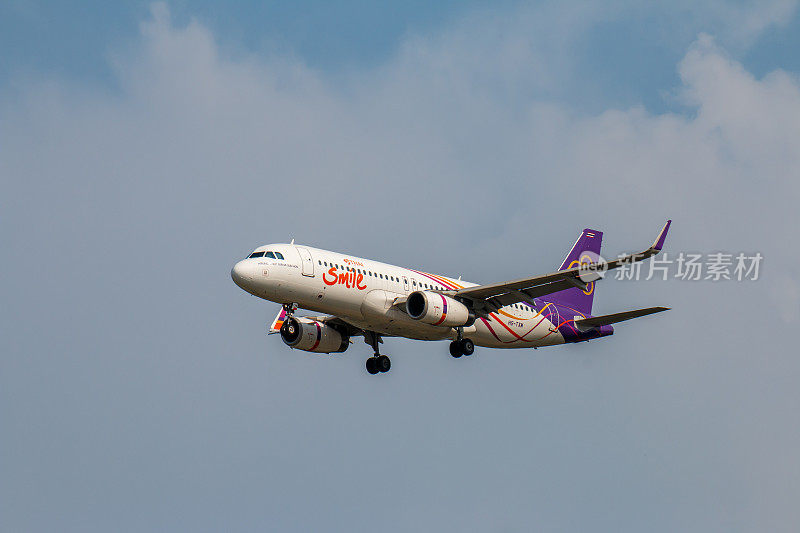 泰国航空公司的飞机在清迈国际机场降落