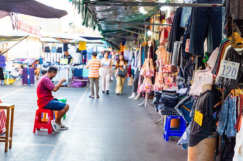 泰国曼谷的Chatuchak周末市场。